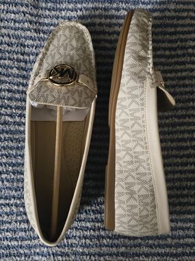 Michael Kors Logo Womens Slip Shoe - Size 9 US